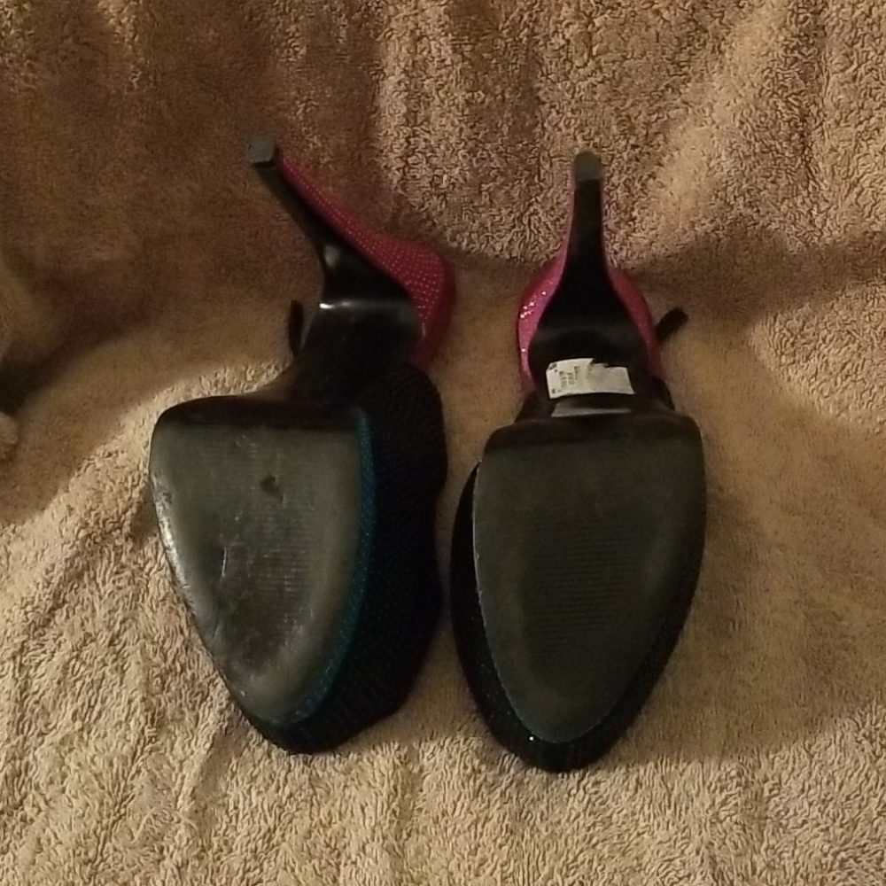 Shoes - Picture 5 of 6